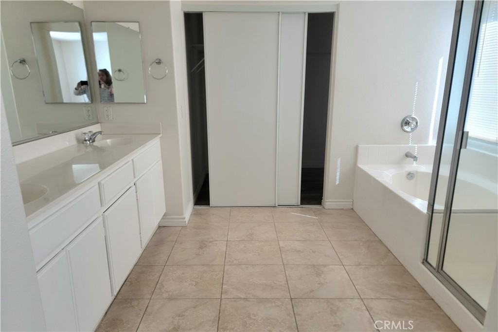 11729 Cliffwood Rd #11729 - Photo 3 of 8