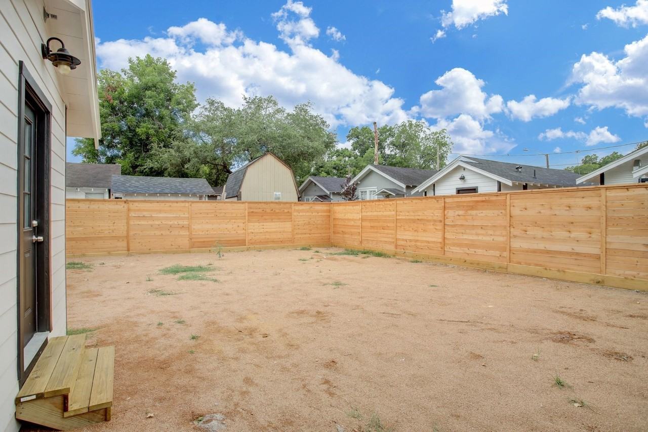 6107 N Main St #6107 - Photo 6 of 13