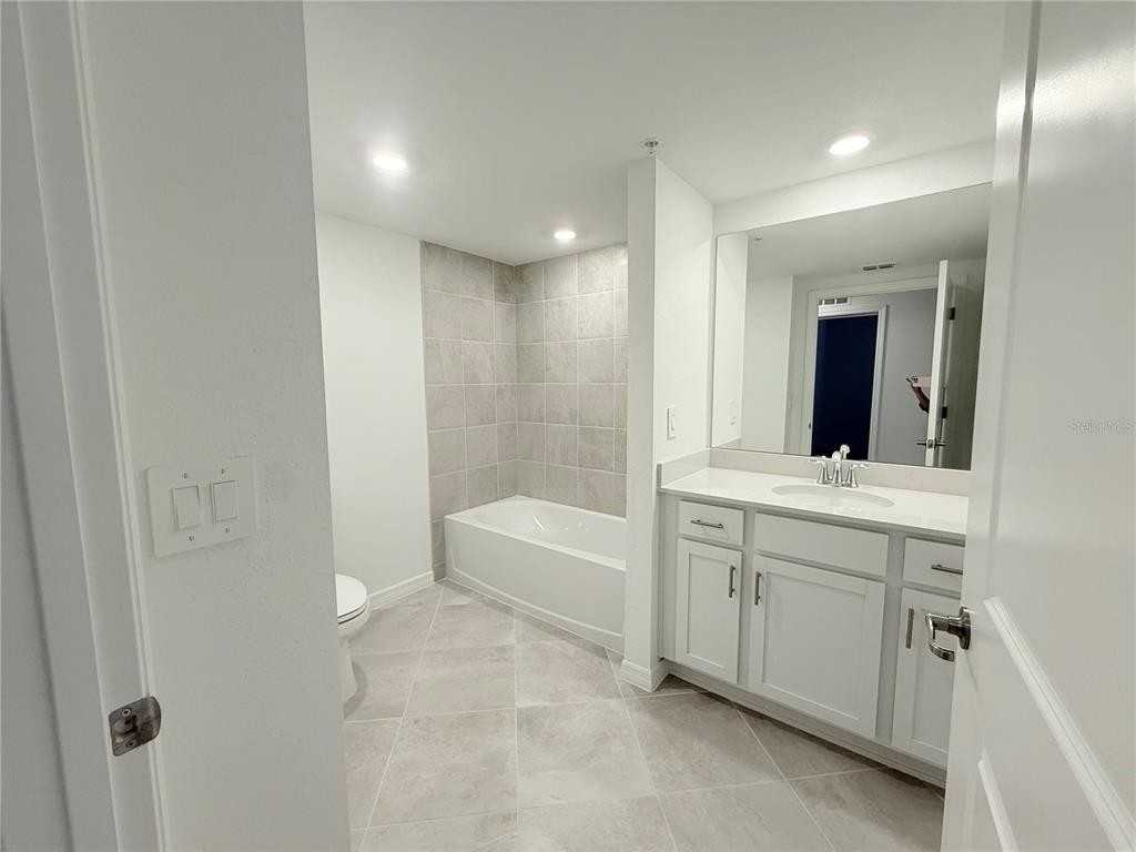 5624 Summit Pointe Cir #5624-104 - Photo 3 of 20