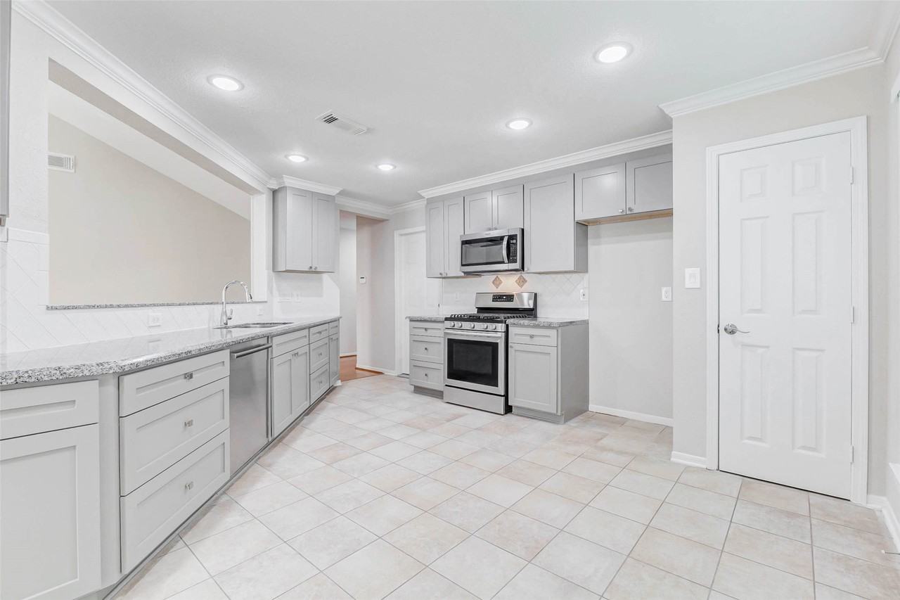 2410 Clear Ridge Dr #2410 - Photo 2 of 24