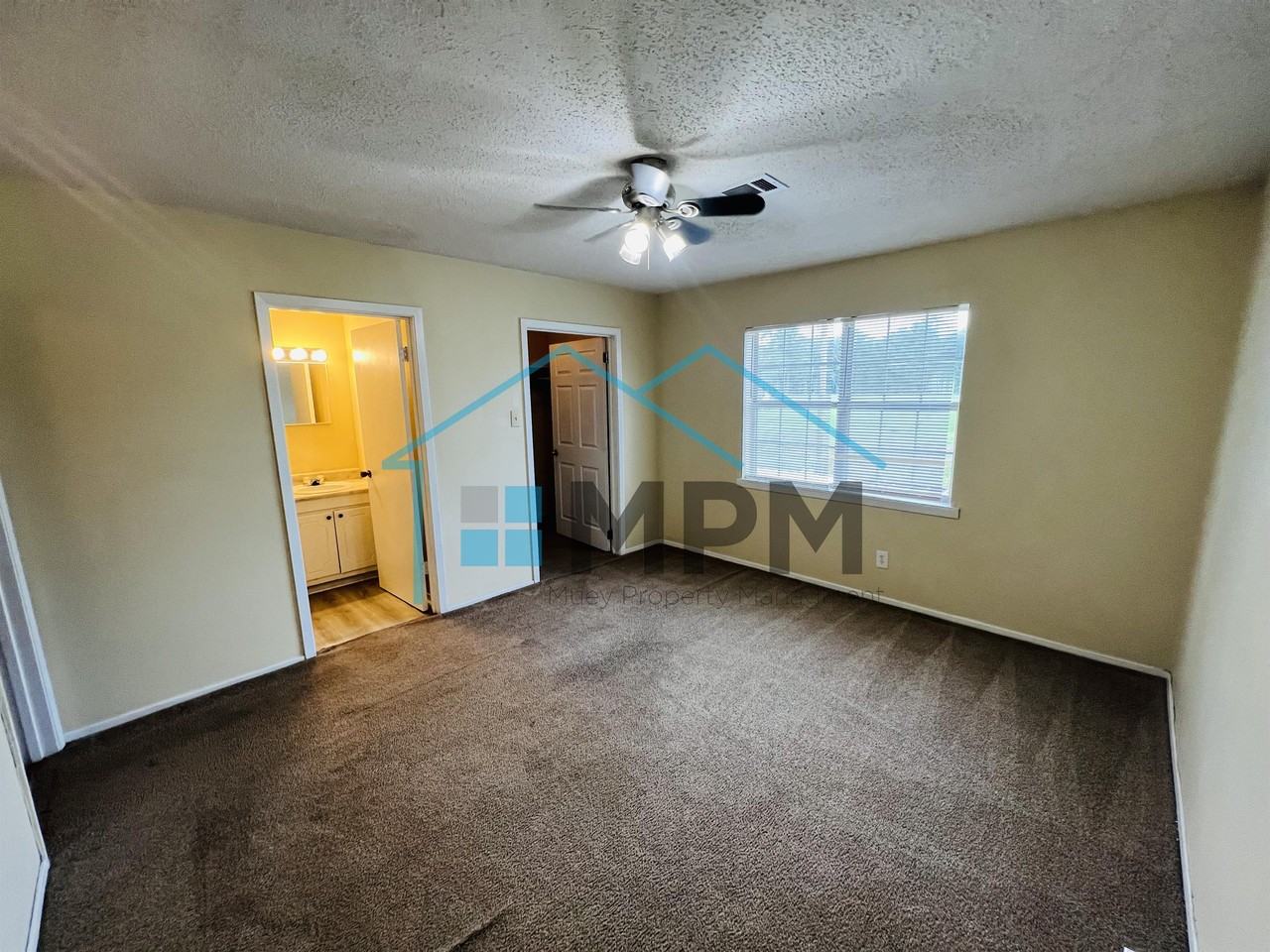 56 Colonial Dr #B - Photo 5 of 13