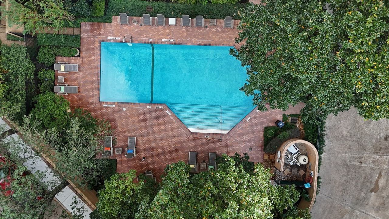 14 Greenway Plz #1423P - Photo 4 of 28