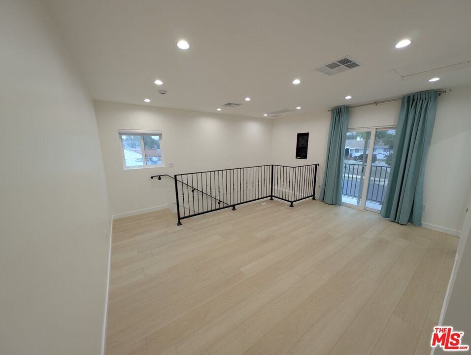 10623 Stanwin Ave #10623 - Photo 6 of 17