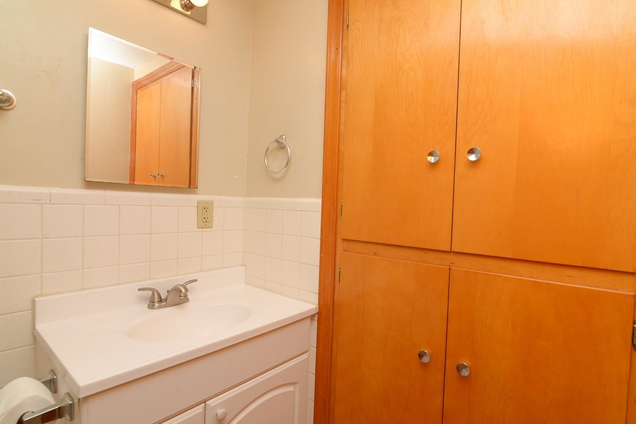 1002 E Capitol  - 7 #7 - Photo 7 of 18