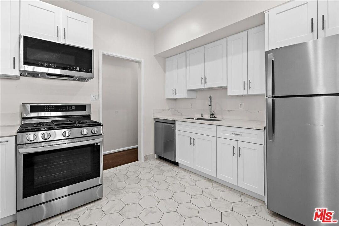 9689 W Olympic Blvd #9689 - Photo 7 of 10