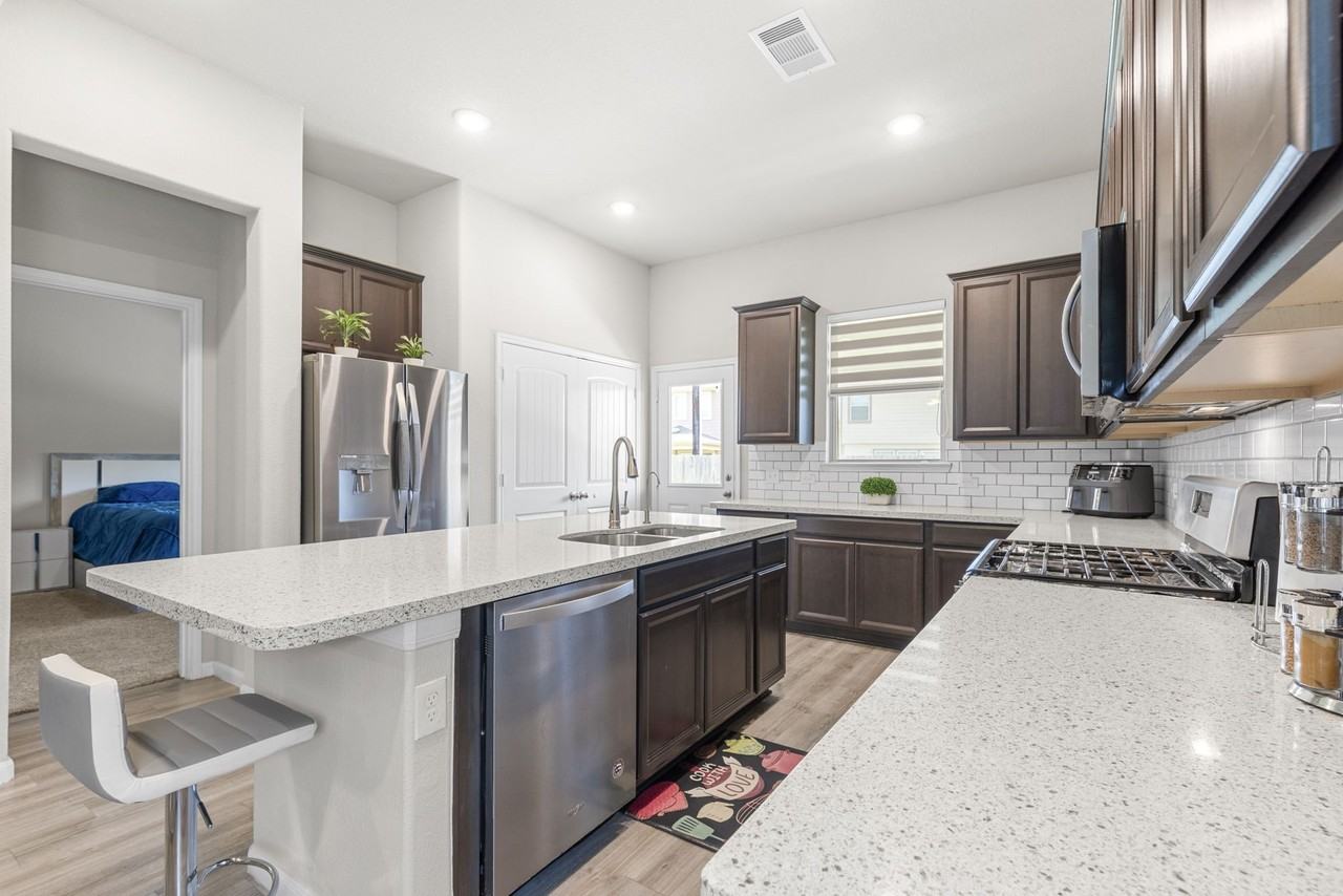 5006 Sunway Dr #5006 - Photo 3 of 40