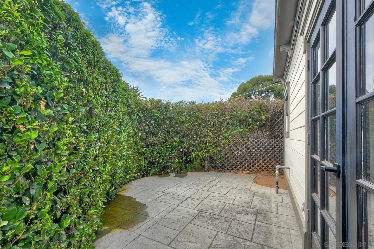 602 S Grape St #602A - Photo 4 of 30