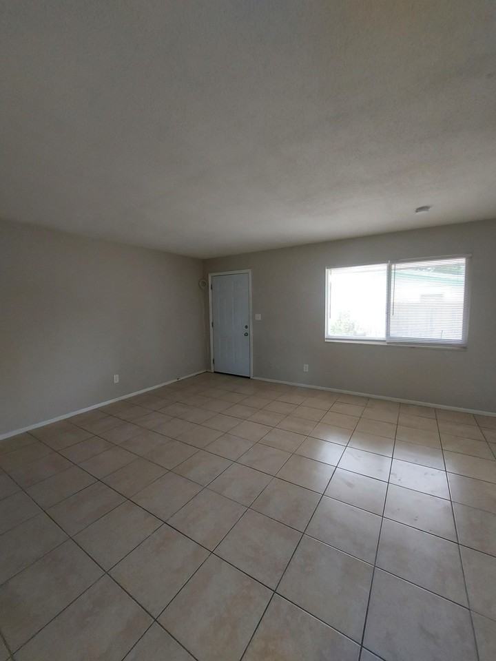 2119 Hanson St #2119 - Photo 6 of 9