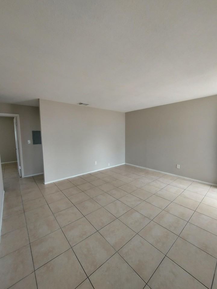 2119 Hanson St #2119 - Photo 7 of 9