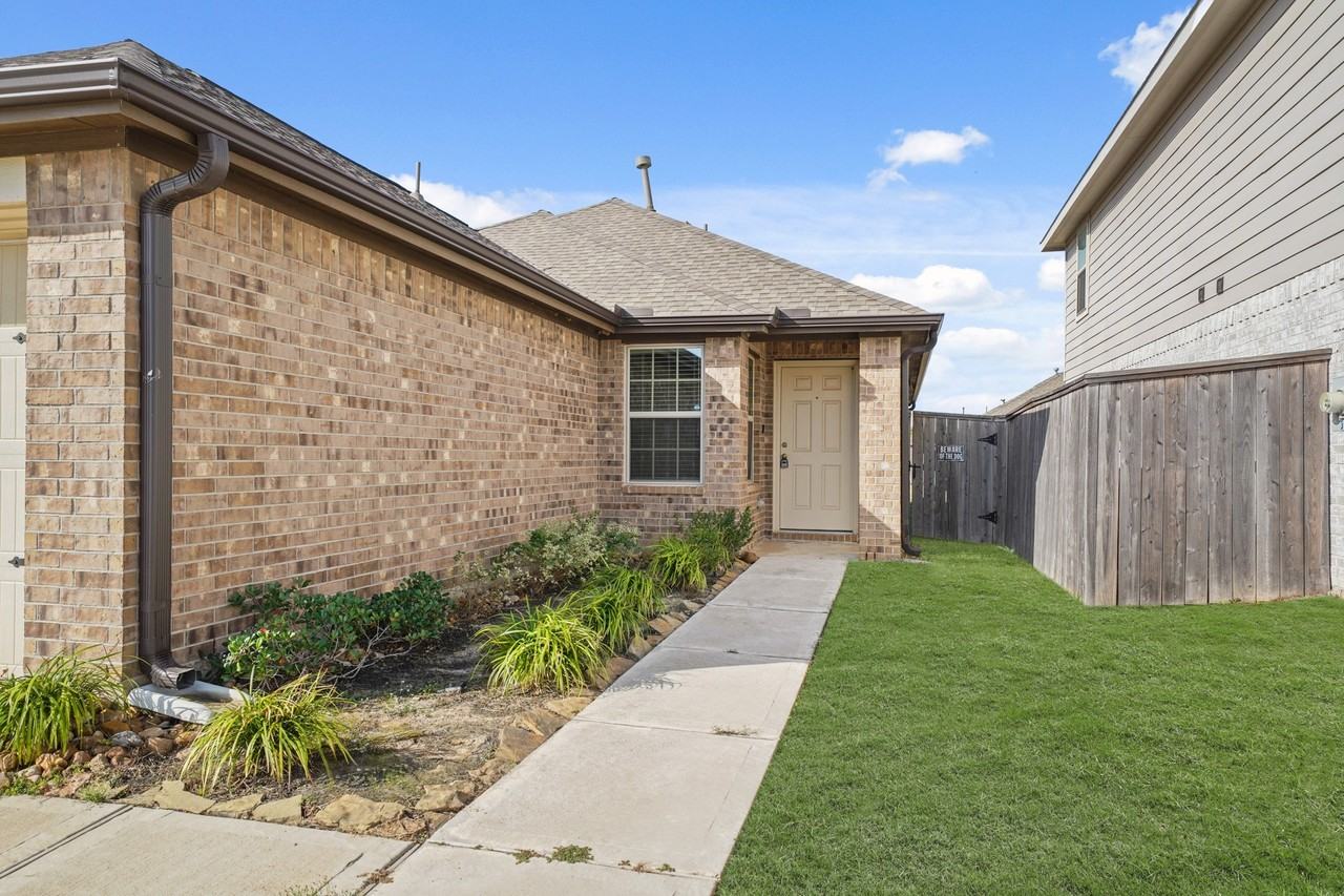 7823 Winward Ridge Way #7823 - Photo 2 of 25