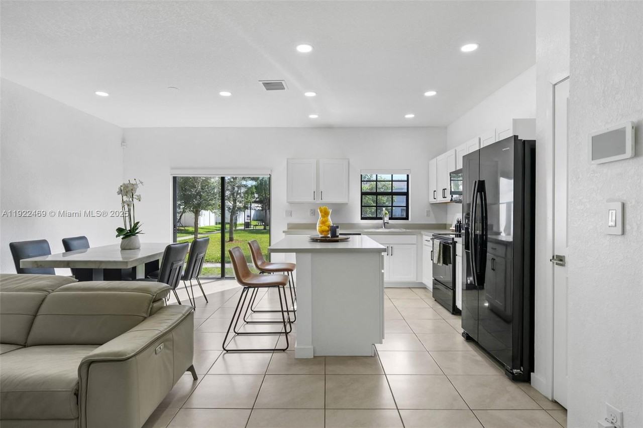 757 Sw 11th St #757 - Photo 7 of 44