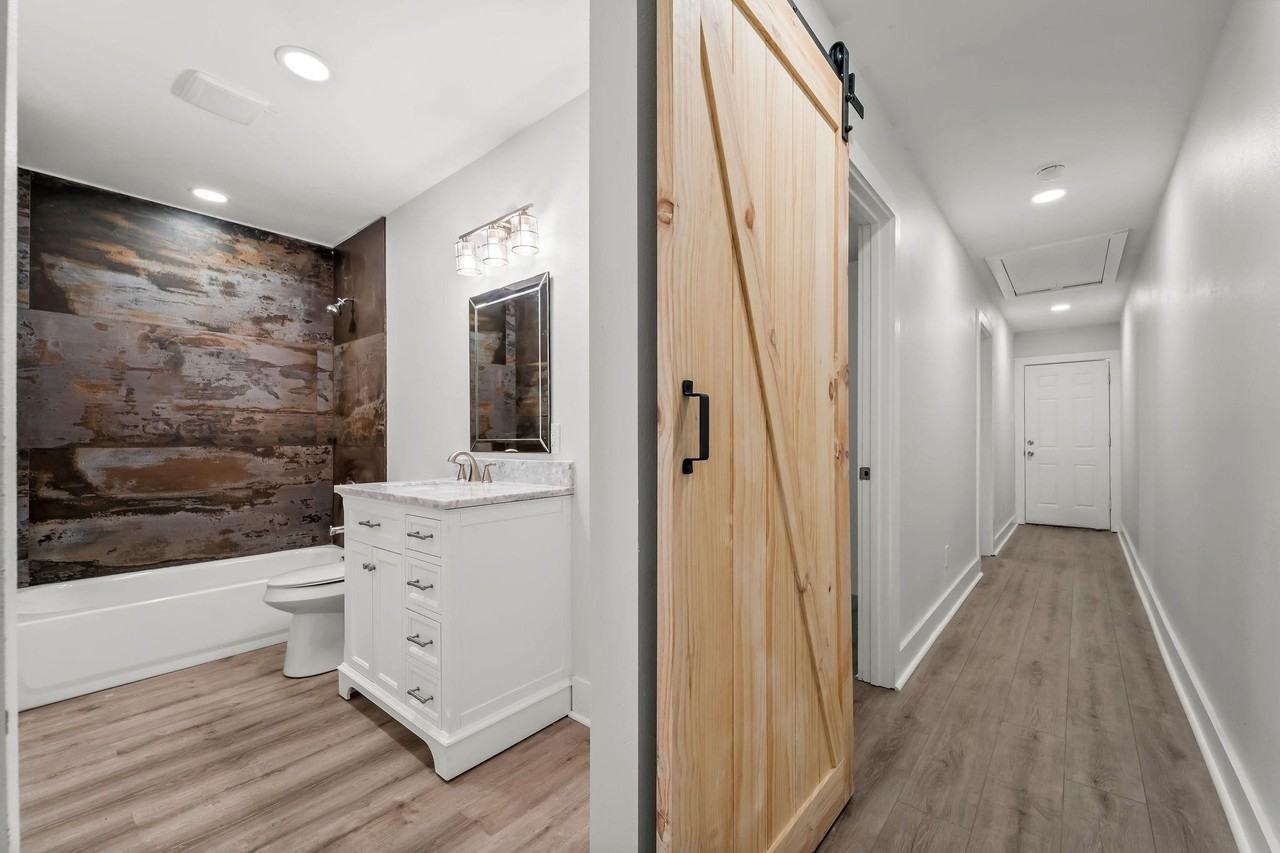 4049 Lucille St #4049B - Photo 5 of 9