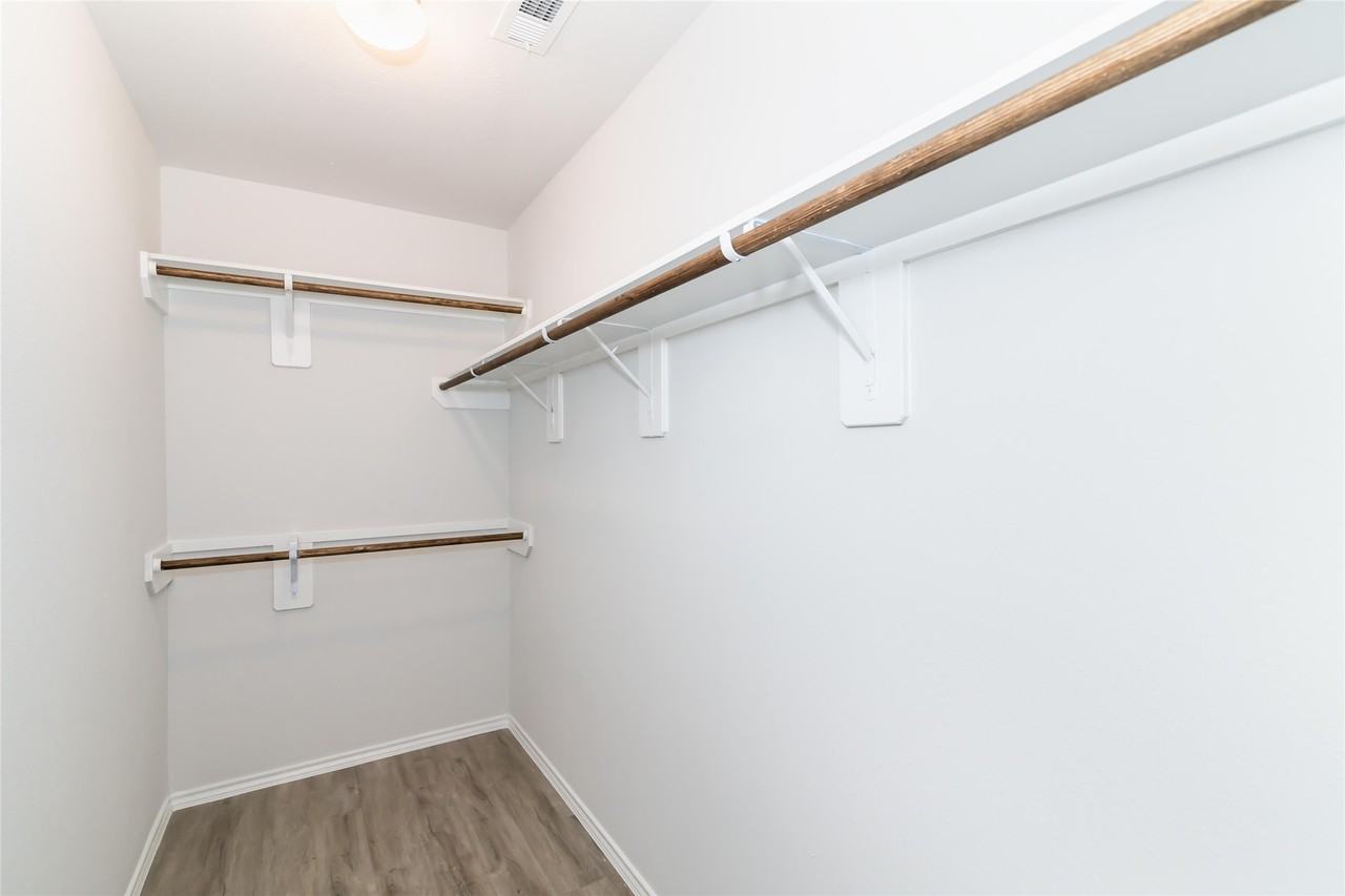 8814 Lar Ree Oaks Cir #8814 - Photo 3 of 9