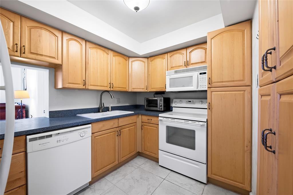 3909 N Ocean Blvd #3909-410 - Photo 5 of 28