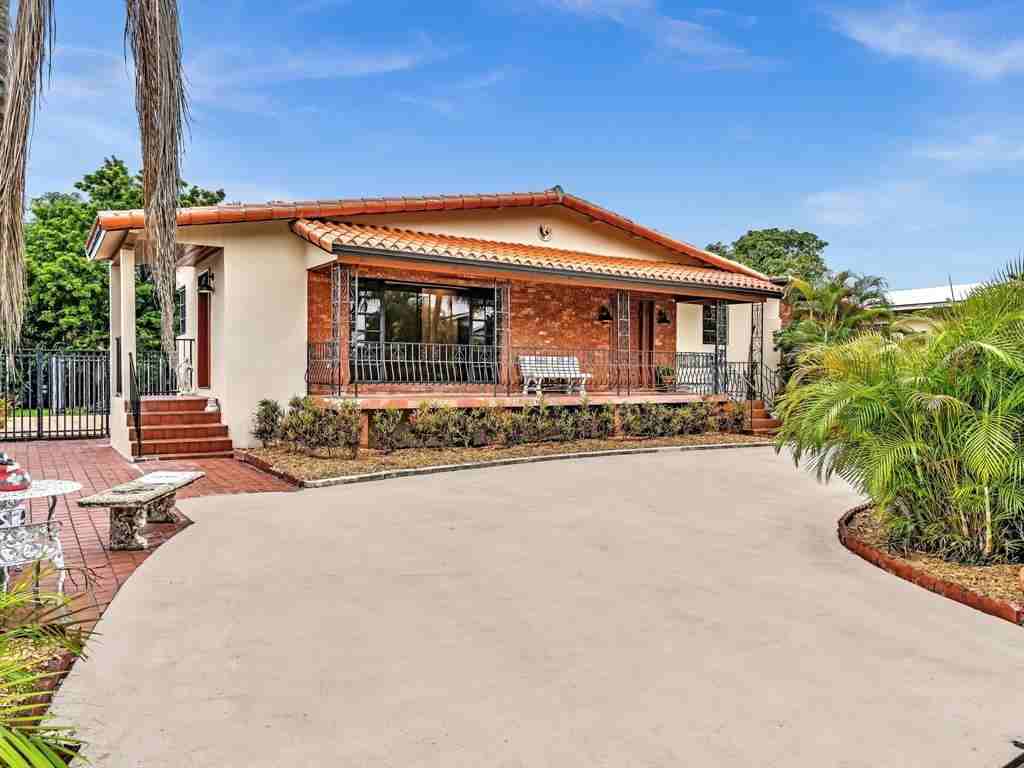 8020 Sw 19th St #8020 - Photo 2 of 23