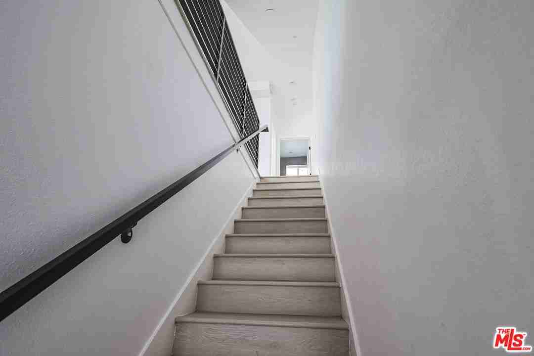 11810 1/2 Gilmore St #11810 - Photo 5 of 13