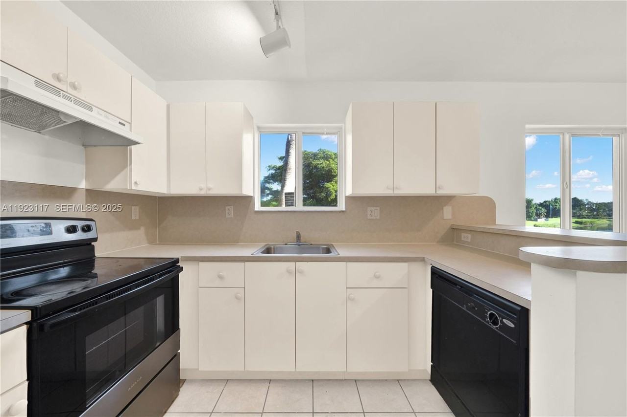 3385 Ne 10th St #3385-201 - Photo 2 of 15