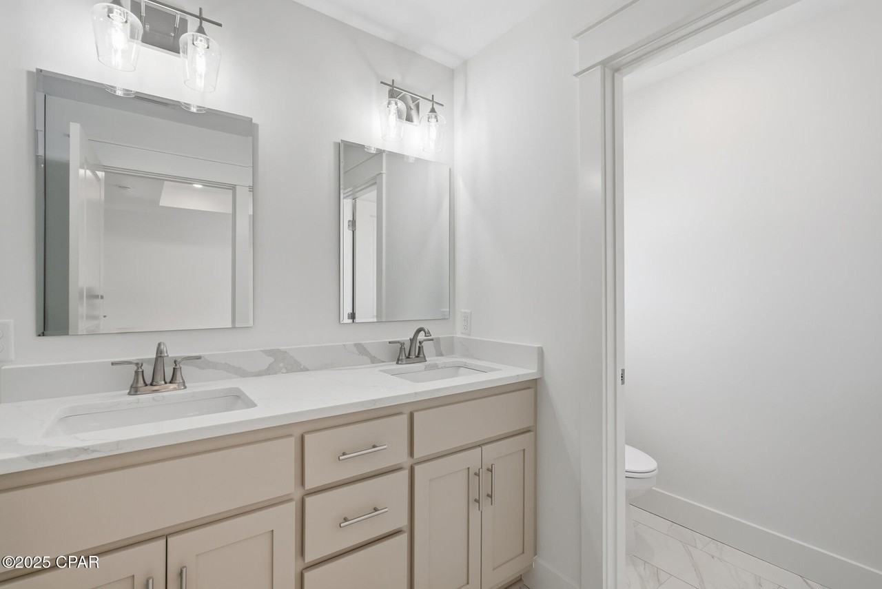 924 Grace Ave #924 - Photo 3 of 48