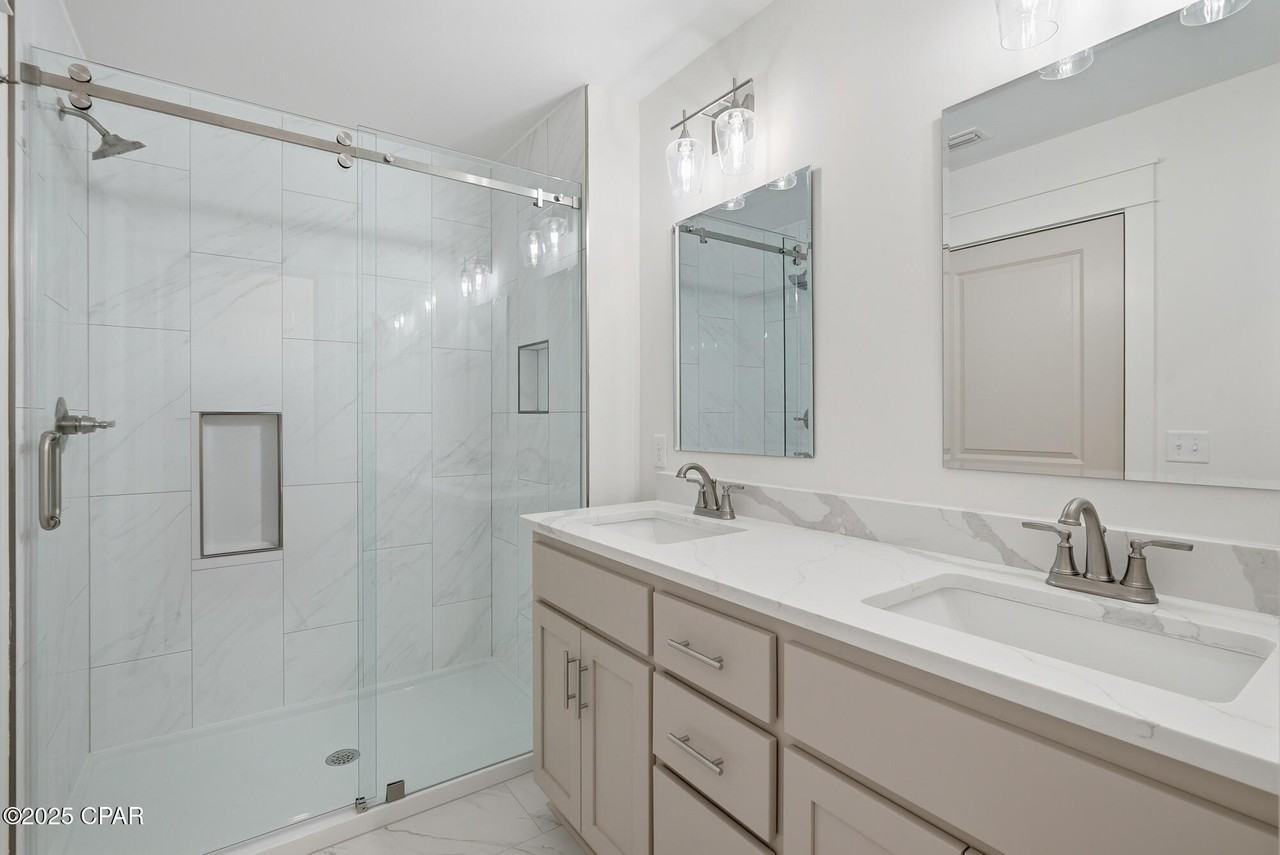 924 Grace Ave #924 - Photo 4 of 48