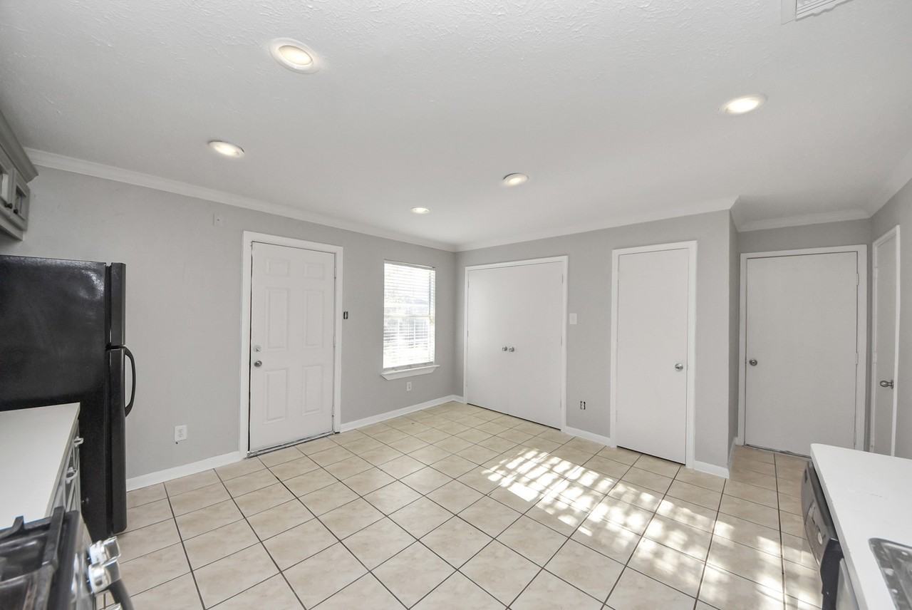 19019 Remington Park Dr #19019 - Photo 3 of 36