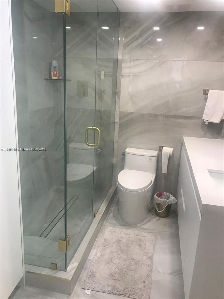 10185 Collins Ave #10185-516 - Photo 3 of 7