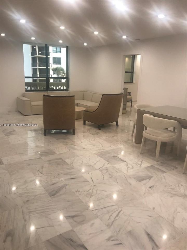 10185 Collins Ave #10185-516 - Photo 6 of 7