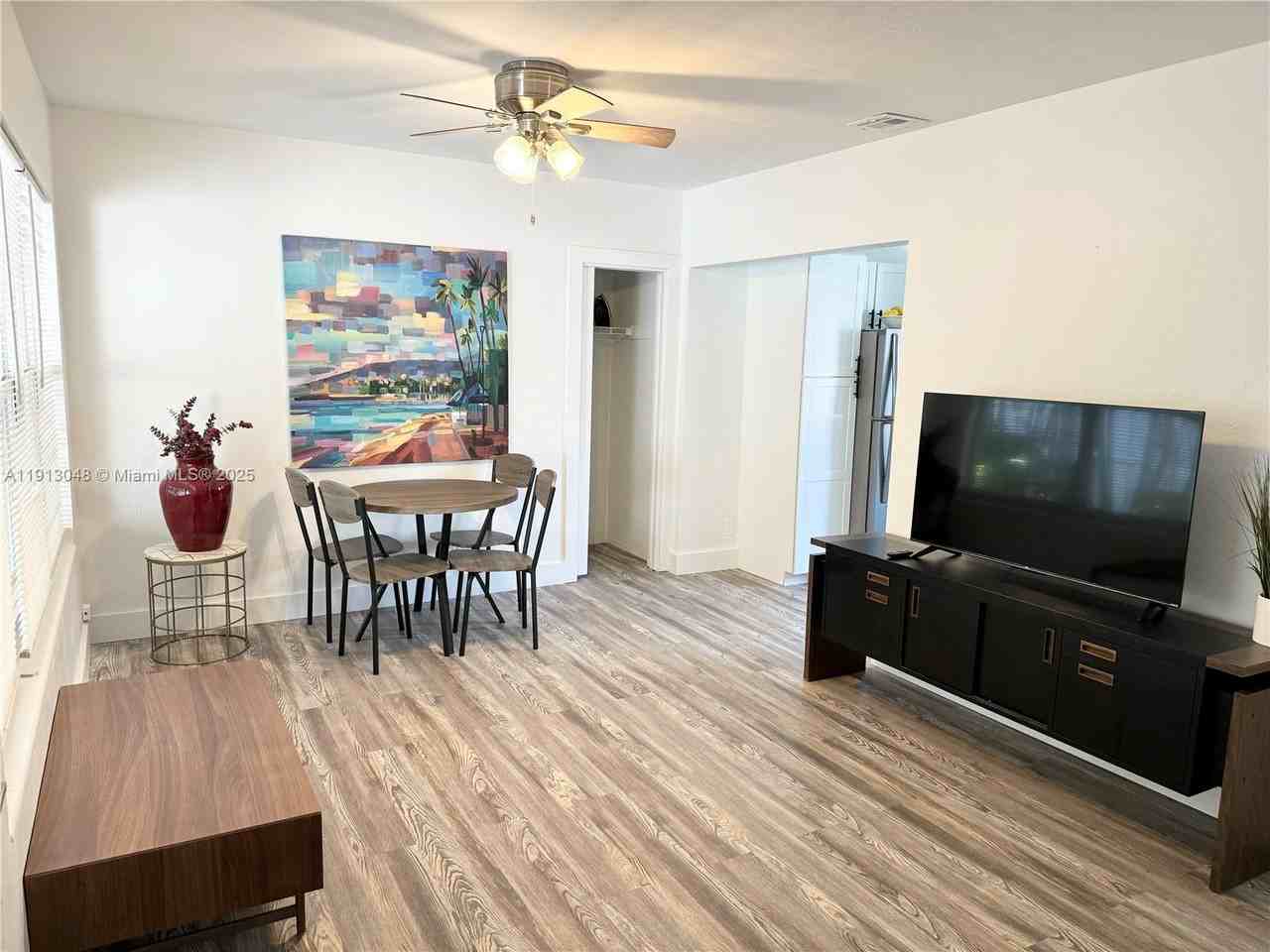 301 Ne 15th Ave #301-1 - Photo 3 of 12