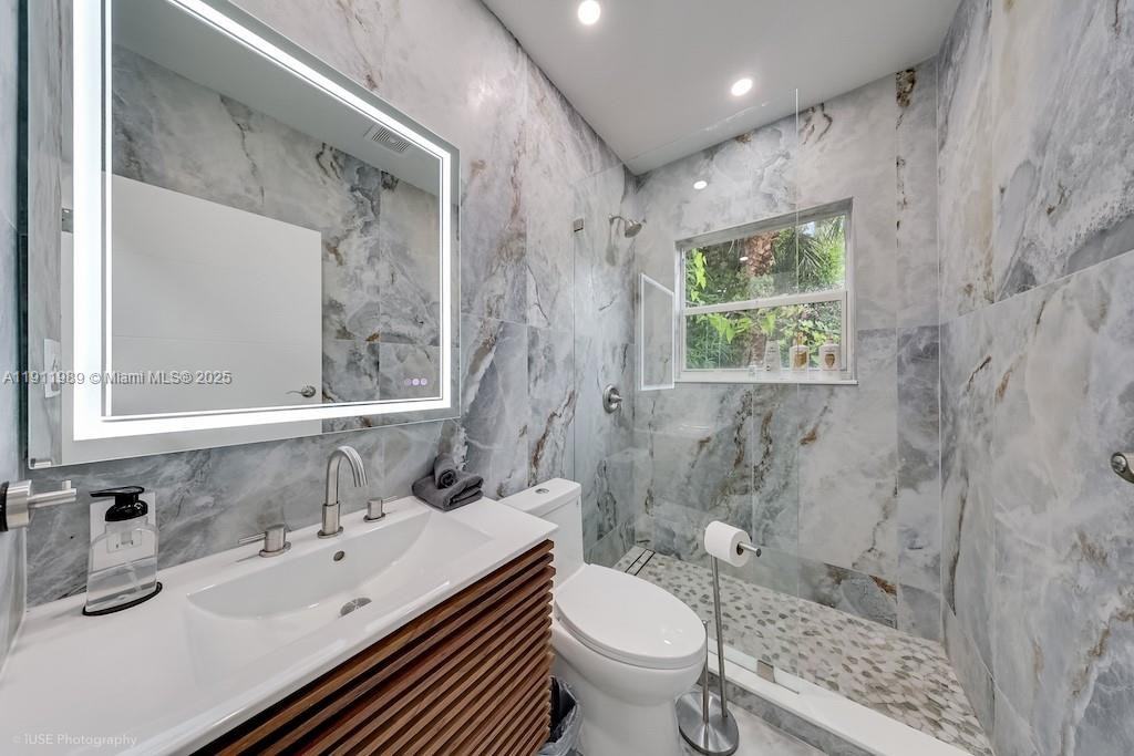 46 Ne 43rd St #46 - Photo 3 of 15