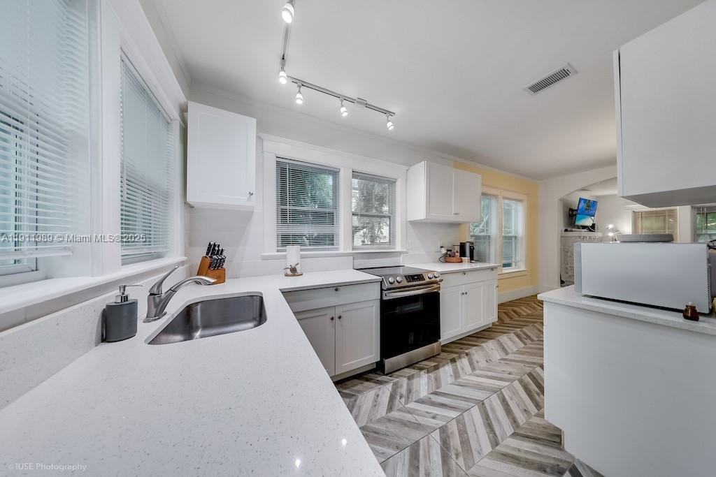 46 Ne 43rd St #46 - Photo 7 of 15