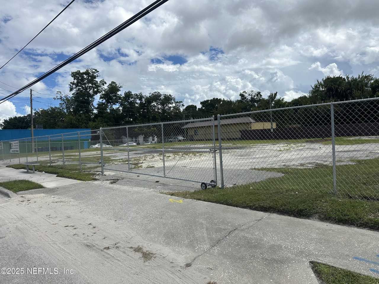 0 W 45th St #0 - Photo 2 of 6