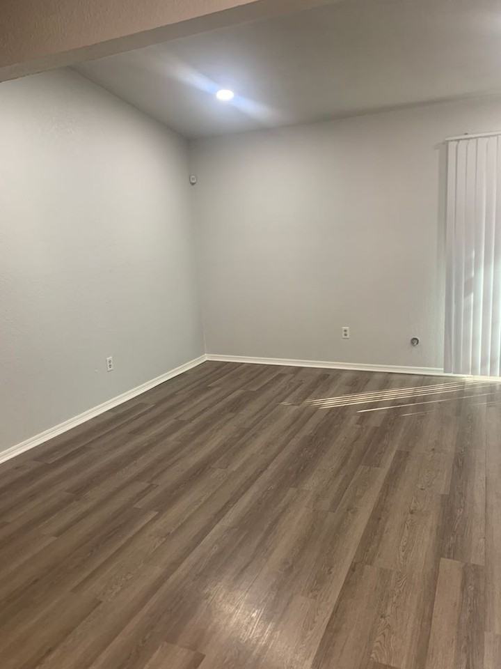 10104 Isaac Dr - Photo 2 of 33