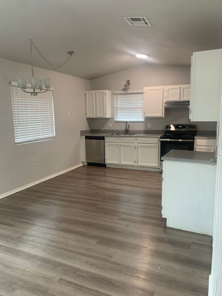 10104 Isaac Dr - Photo 3 of 33