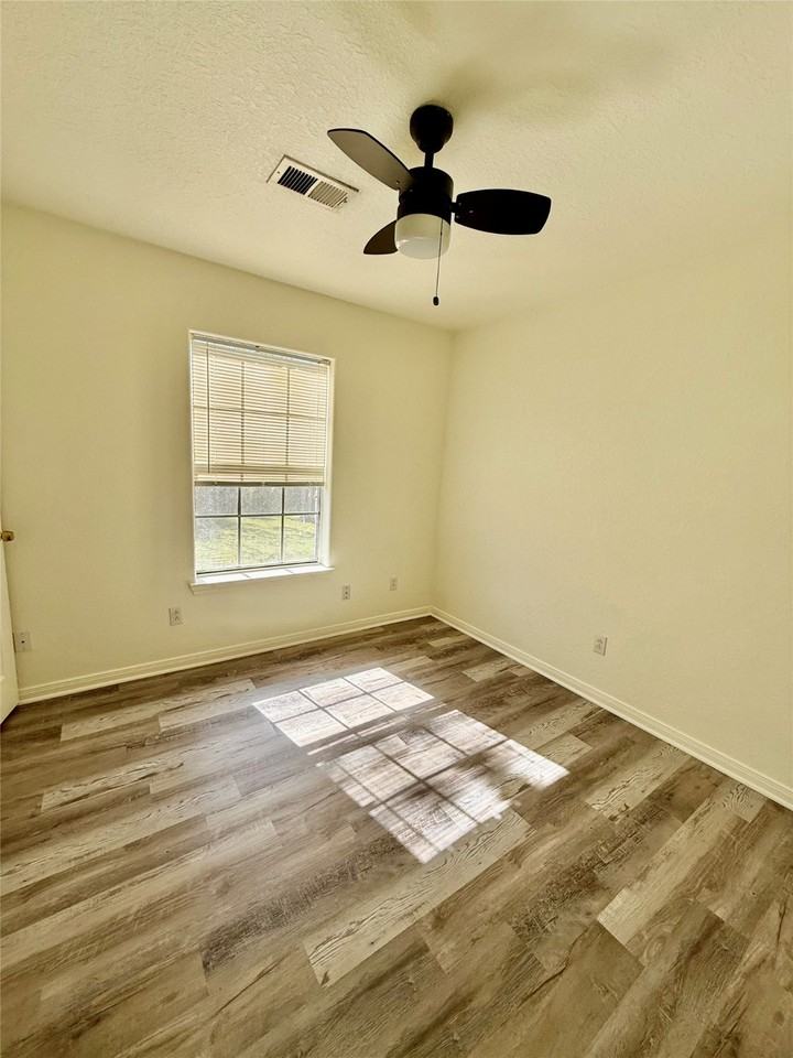 827 Algoa Friendswood Rd #827 - Photo 6 of 9