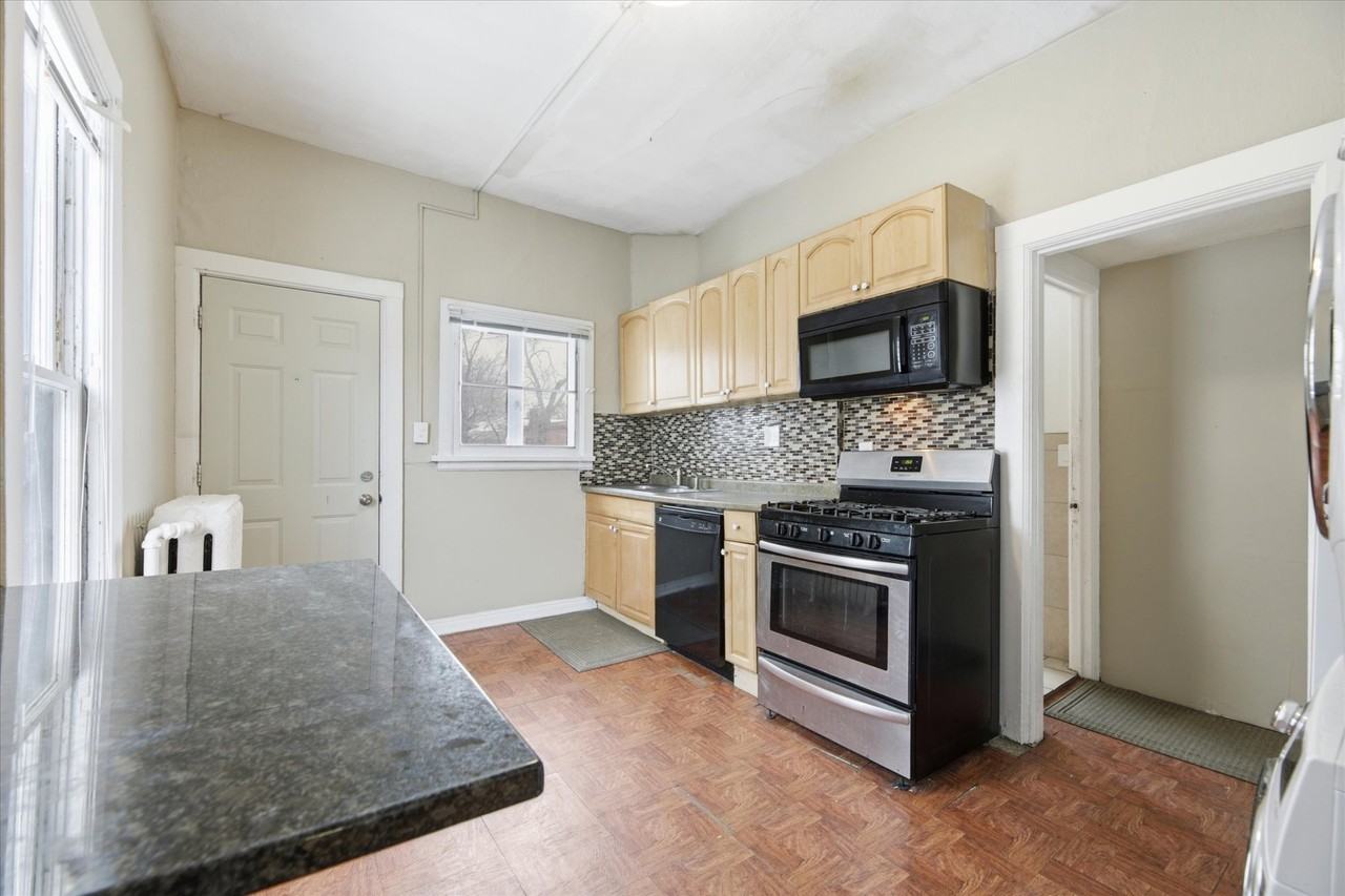 514 5th Avenue Southeast #2 - Photo 5 of 27