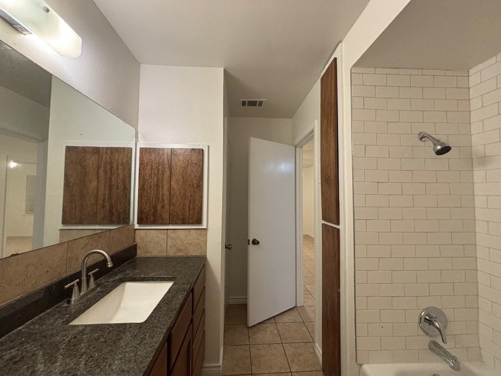 1804 W Avenue H #1804D - Photo 3 of 8