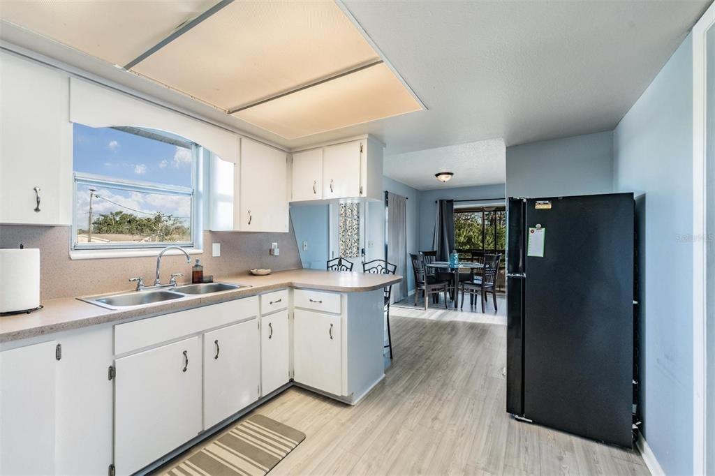 208 S Canal St #208 - Photo 3 of 25