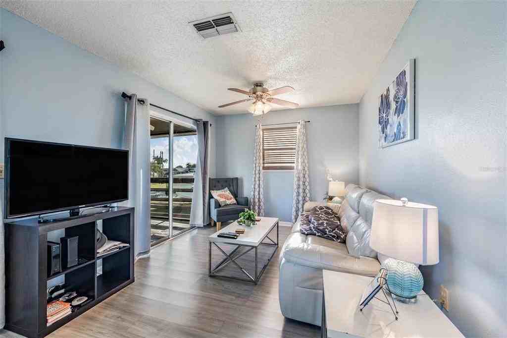 208 S Canal St #208 - Photo 5 of 25