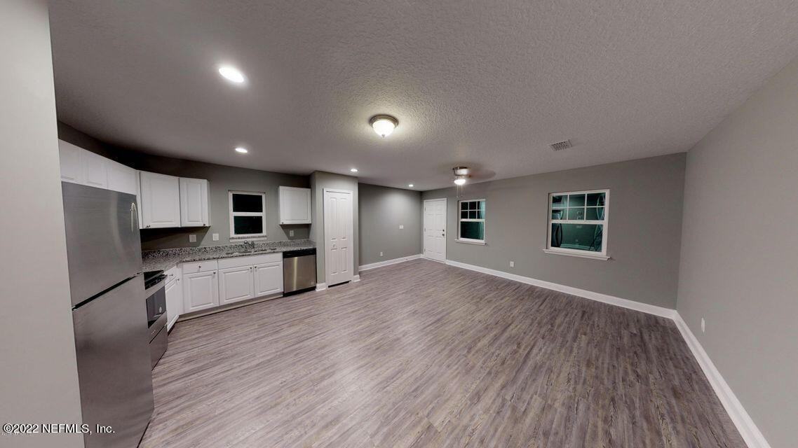 2222 Thomas Ct #2222 - Photo 4 of 7