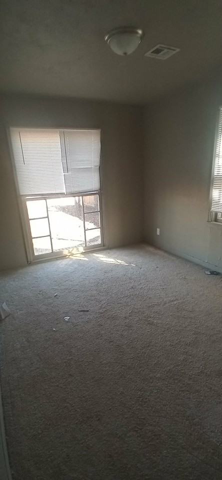 1104 W Washington Ave #1 - Photo 4 of 4