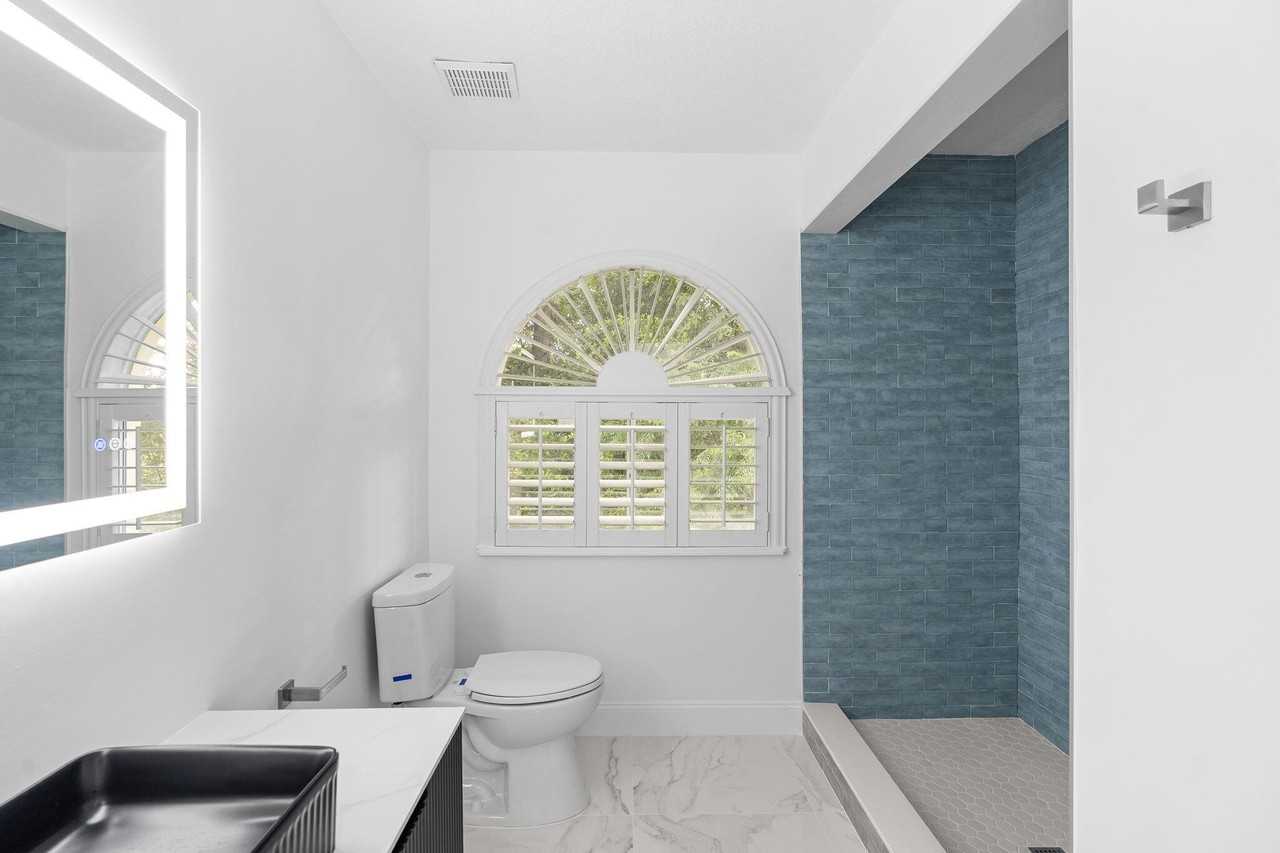 2120 Lakebreeze Way #2120 - Photo 7 of 27