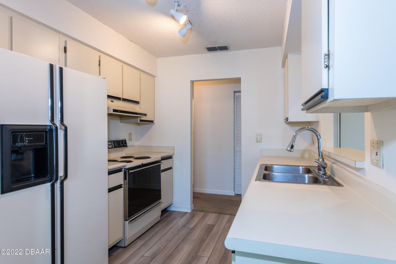 157 Bob White Ct #157-1570 - Photo 2 of 30