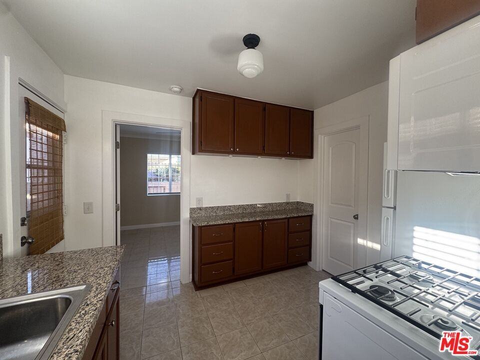 317 N Coronado St #317 - Photo 2 of 9