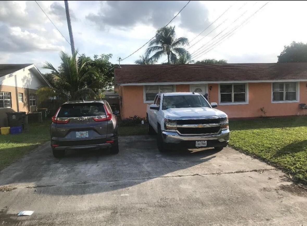 3556 William St #3556 - Photo 2 of 11