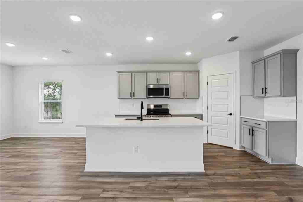 13112 Siam Dr #13112 - Photo 4 of 46