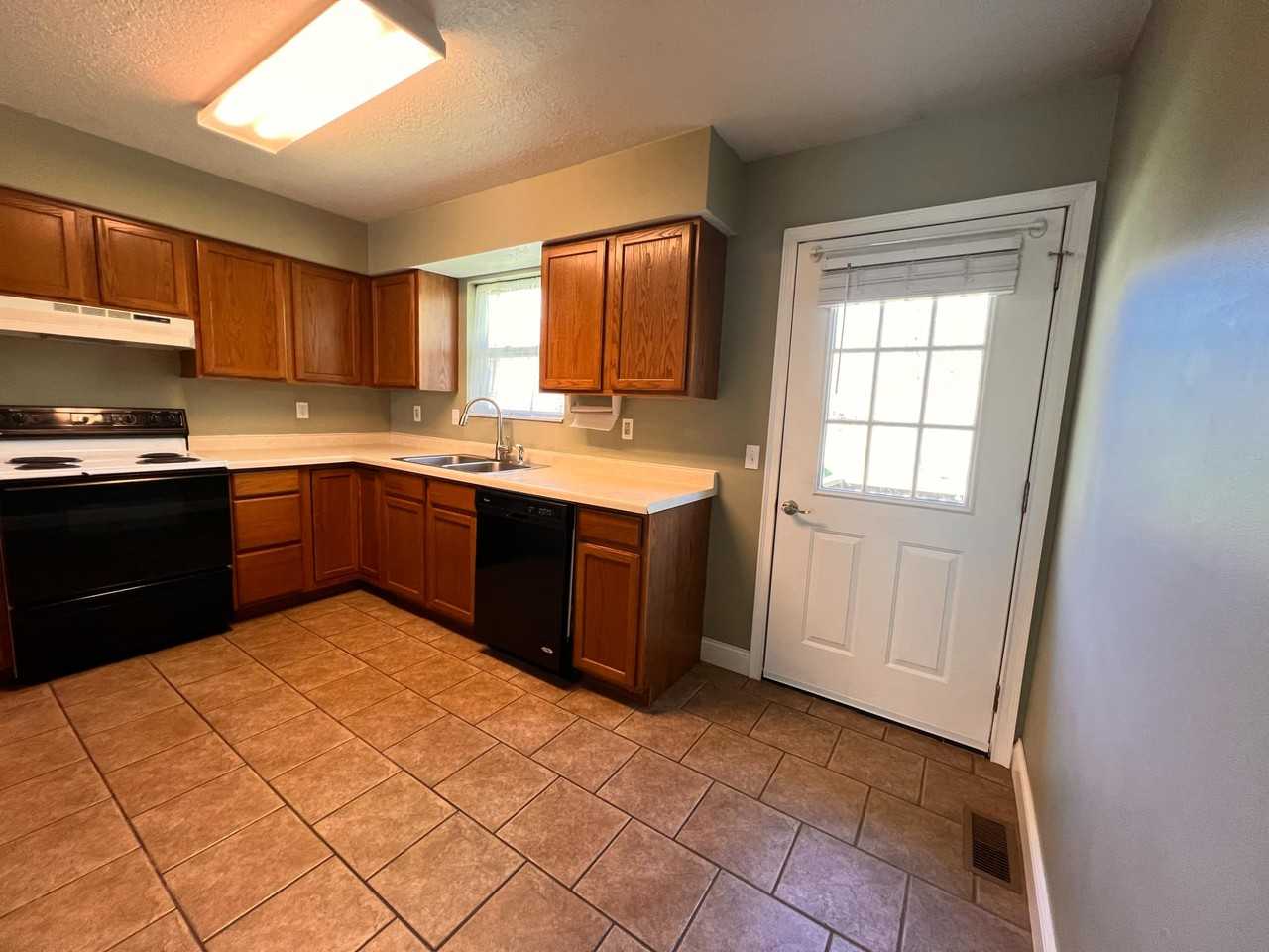 4216 Wildrose Ct #4216 - Photo 5 of 27