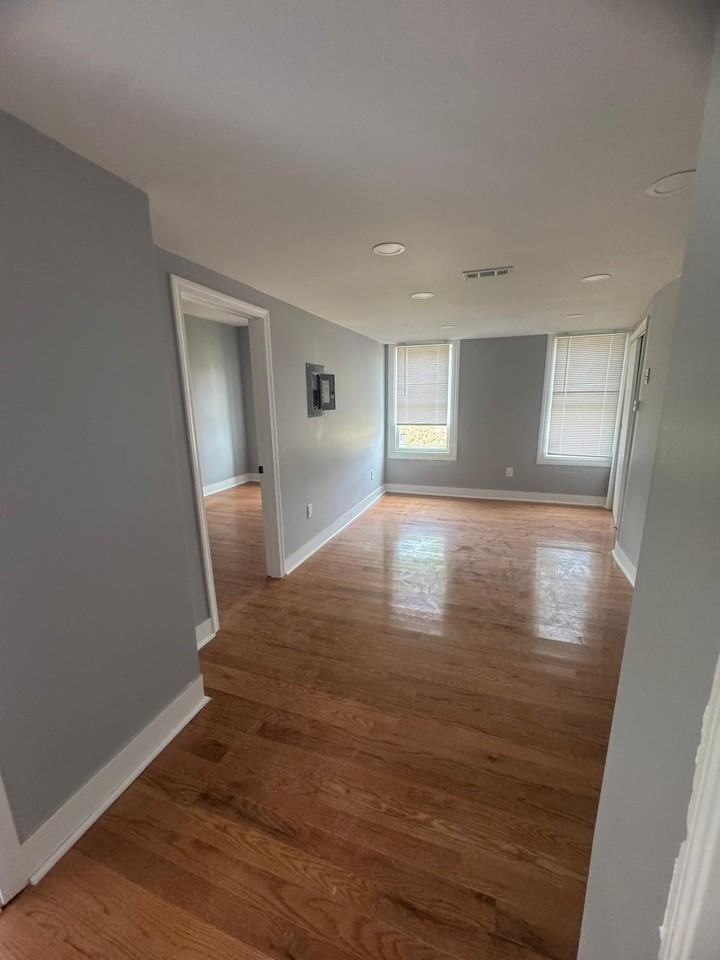 596 Ferry St #2 - Photo 4 of 9