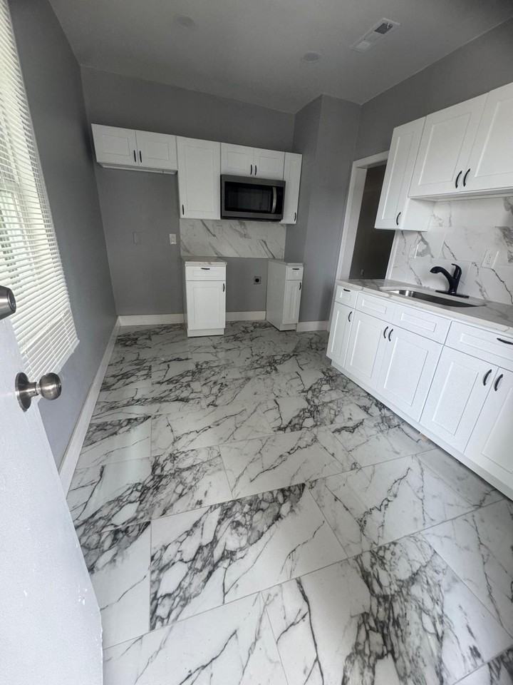 596 Ferry St #2 - Photo 5 of 9