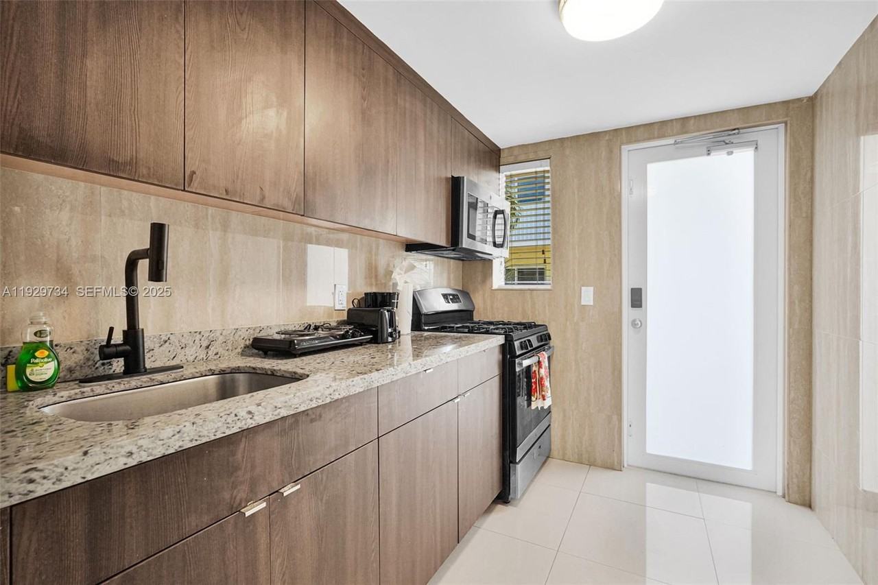 1025 94th St #1025-9 - Photo 2 of 21