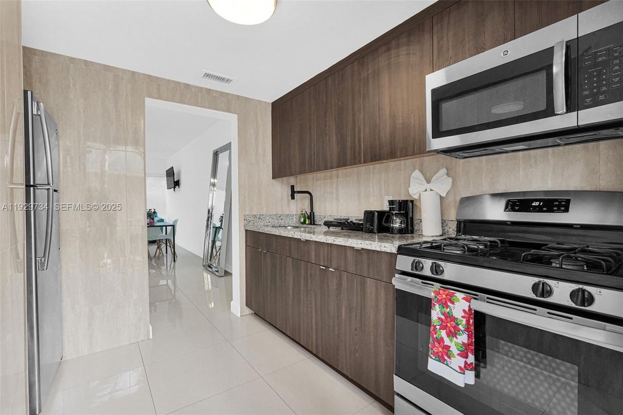 1025 94th St #1025-9 - Photo 7 of 21