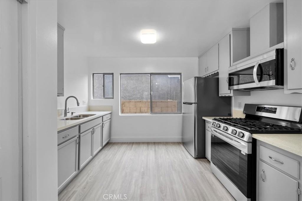 853 W 23rd St #853-2 - Photo 3 of 18